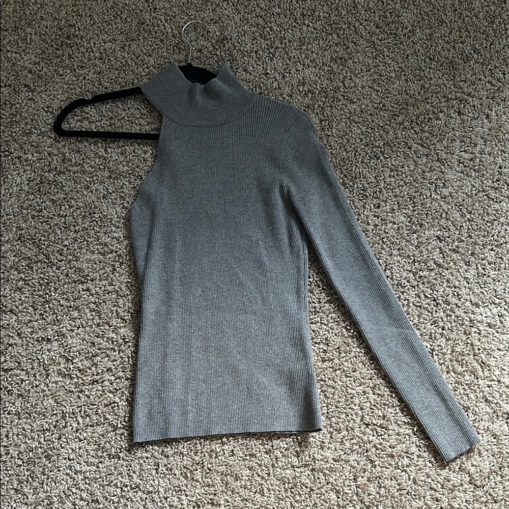 🌼 Gray Knit One-Shoulder Ribbed Sweater